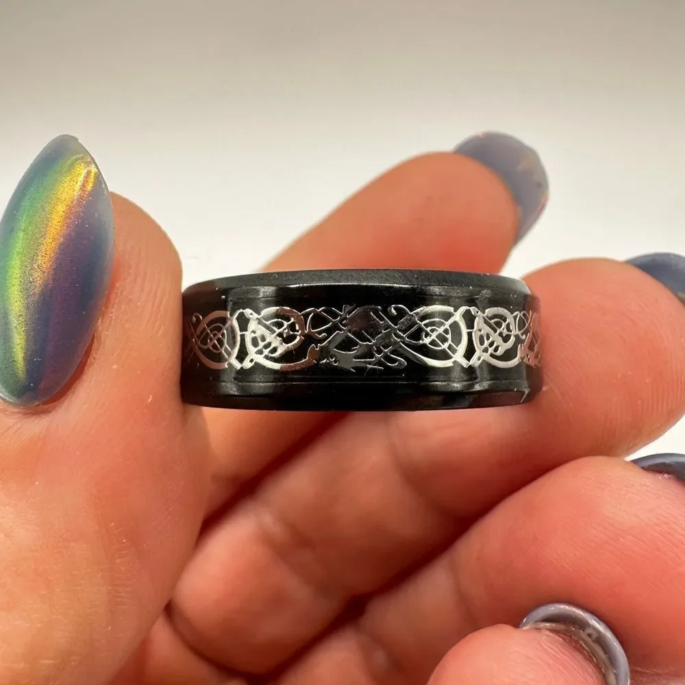 Men's 12.5, black polished‎ metal ring with resin and silver scroll center!